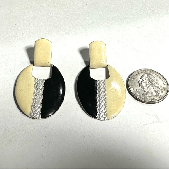 Vintage Open Door Knocker Earrings Retro Lt Wt Yellow White & Black Articulated - Picture 2 of 6